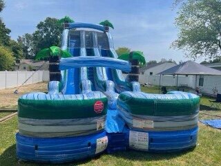 24 FOOT TALL TROPICAL SLIDE FRONT VIEW 1