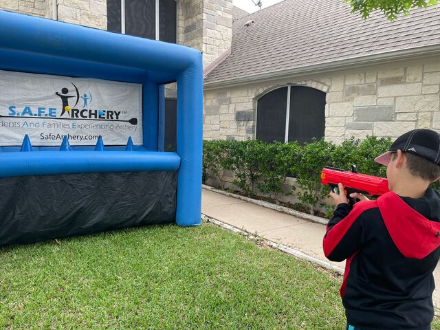 Nerf Inflatable Shooting Range