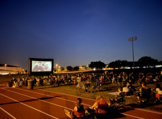 32' Blockbuster Series - crowds up to 750