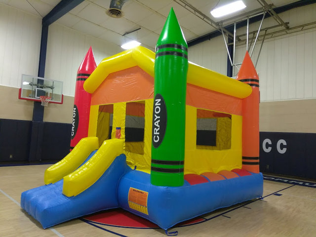 Crayon Large Bounce House With Basketball Hoop