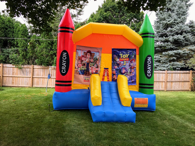 Toy Story Large Bounce House With Basketball Hoop