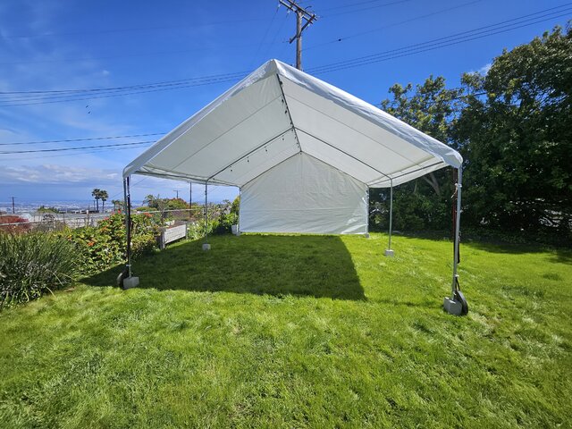 20x20 tent comes with lights 