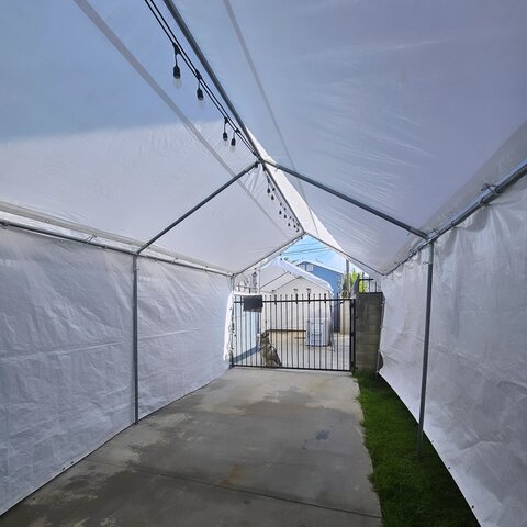 10x20 comes with lights  