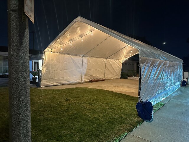 20x30 tent comes with lights 