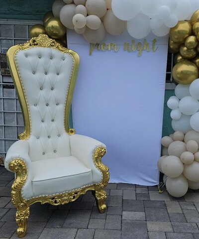 white and gold queen throne chair  