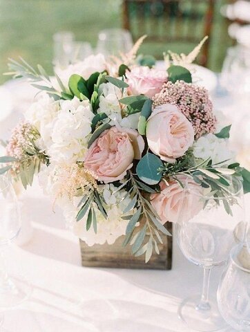 Centerpieces with fresh flowers 