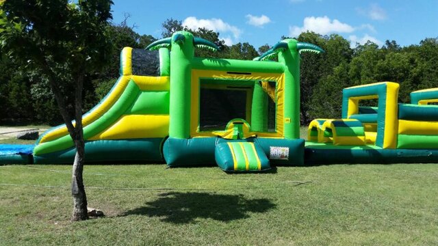 65′ Tropical Obstacle Course