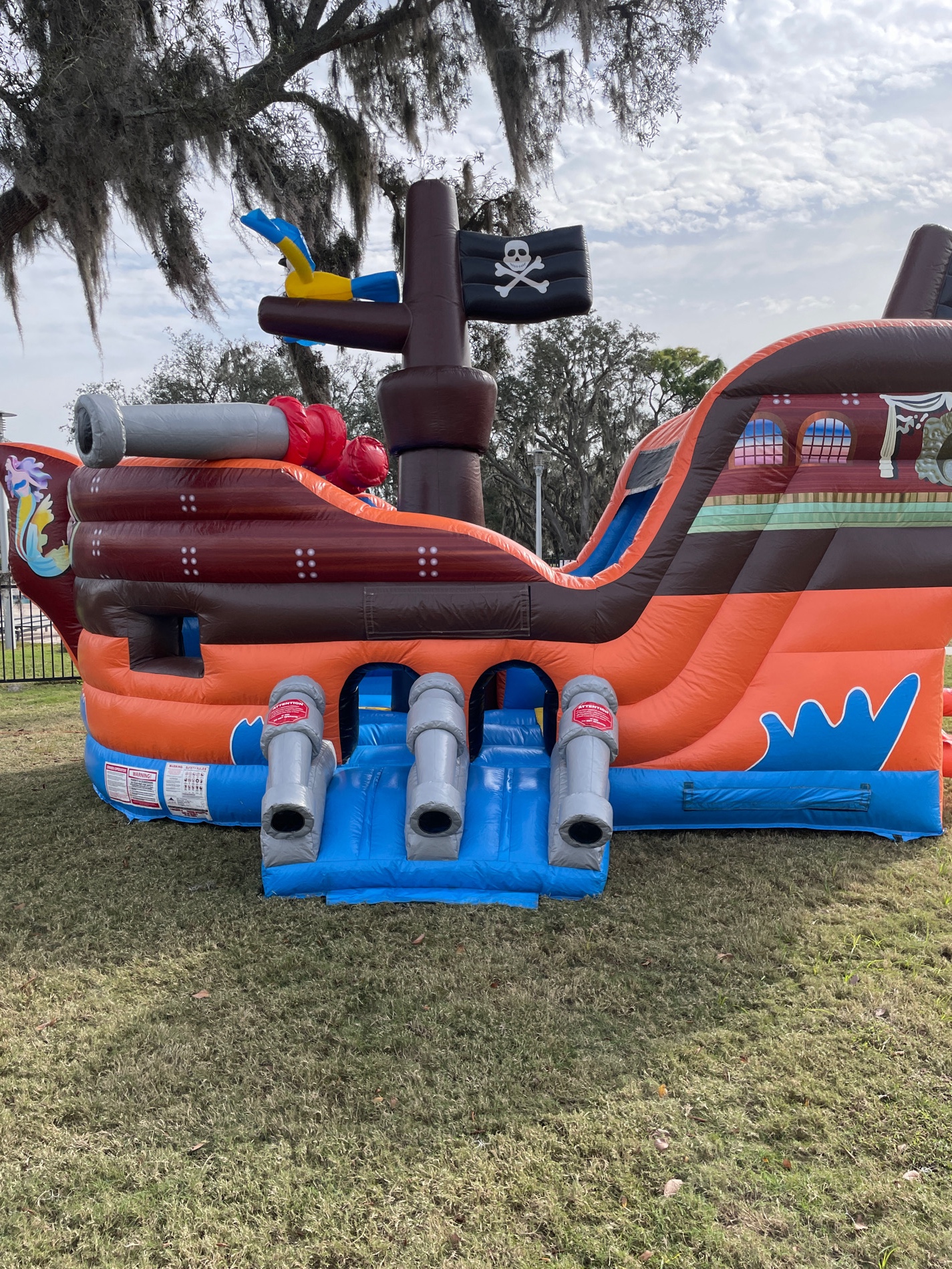 Inflatable pirate bounce house in Tampa for birthday celebrations