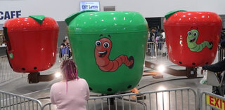 Spin The Apple Ride W/ Operator 