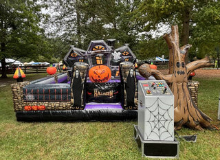 Mechanical Pumpkin W/ Halloween Wonderland Inflatable Mat & Operator 