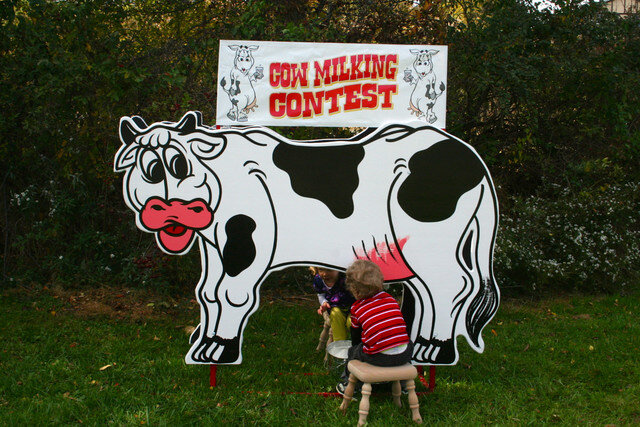 Double Cow Milking Game 
