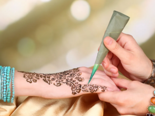 Henna Artist (2 Hour Minimum)