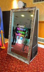 MIRROR PHOTO BOOTH