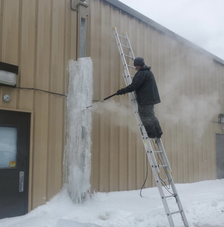 Iowa Gutter Ice Removal using steam
