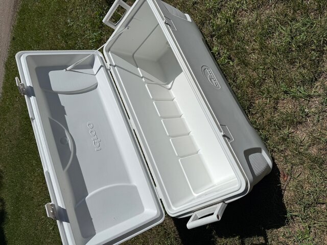 Large IGLOO Cooler