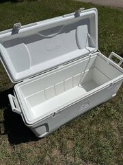 Large IGLOO Cooler