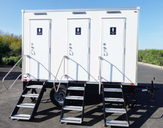 3 stall toilet trailer