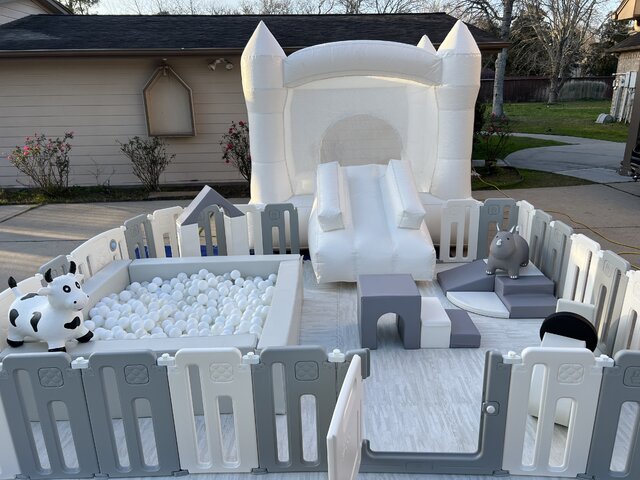 White and Gray Soft play w/Bounce House