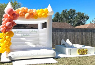 10’x 10’ White Bounce House w/Large Ball Pit