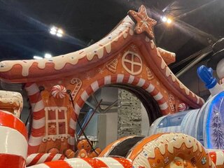 Gingerbread House Arch