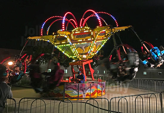 Tornado Spinning Swing Ride