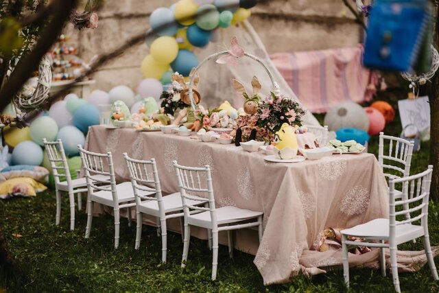 Kids table and chairs