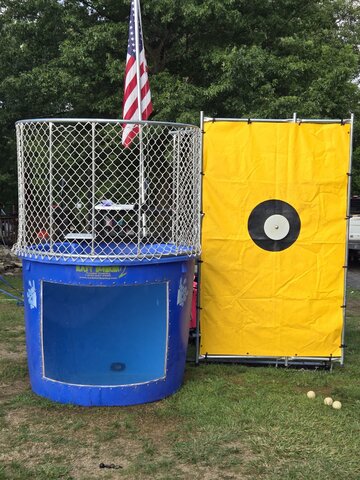 Dunk tank