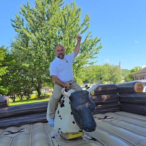 Rider on the Jumpers mechanical bull