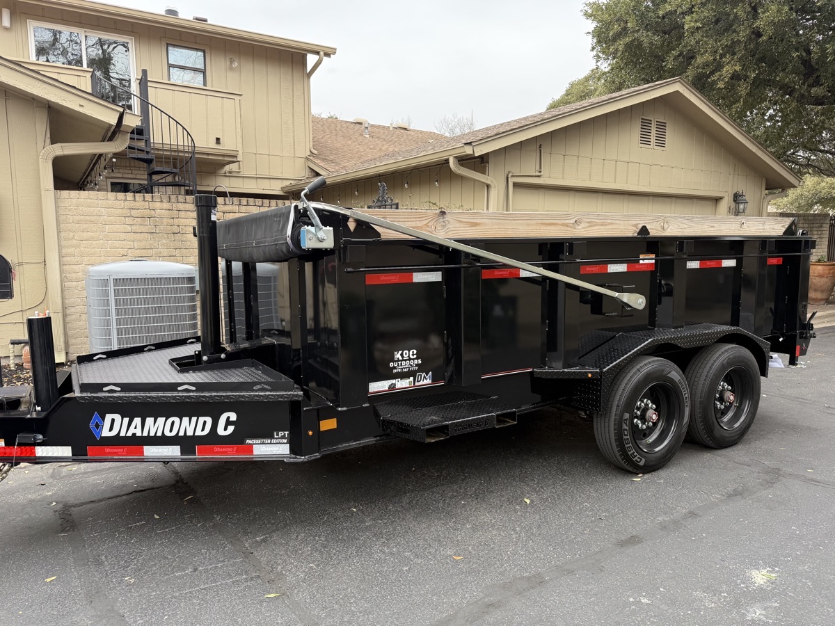 Diamond C 10-yard dump trailer - side profile view