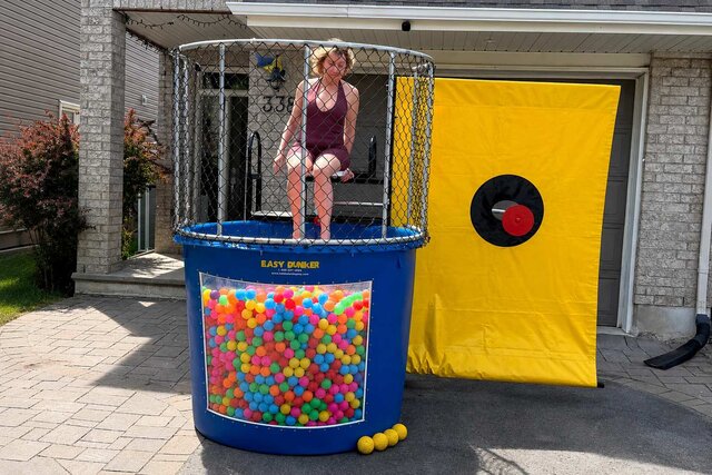 Dry Dunk Tank with Pit Balls