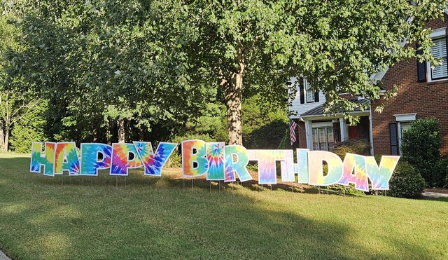 Tie Dye HAPPY BIRTHDAY yard card 