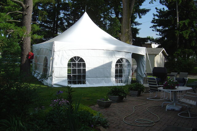 20’ x 20’  Enclosed Privacy Tent  40 Person package