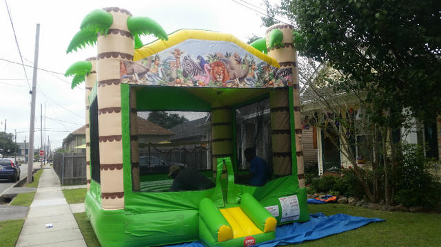 Deluxe Bounce House Tropical Spacewalk