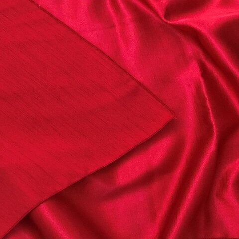 Apple Red Majestic Dupioni 132in Round Tablecloth