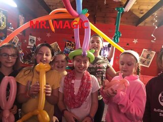 BALLOON TWISTERS