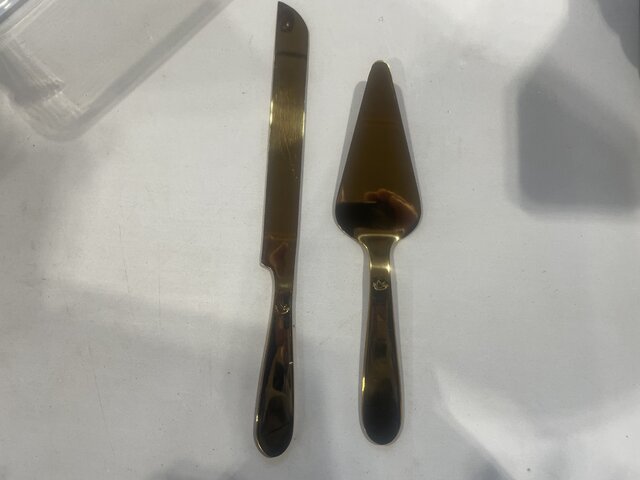 gold cake cutting set