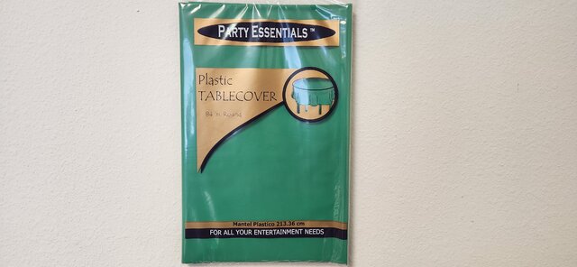 Tablecloth Green plastic 84' round disposable
