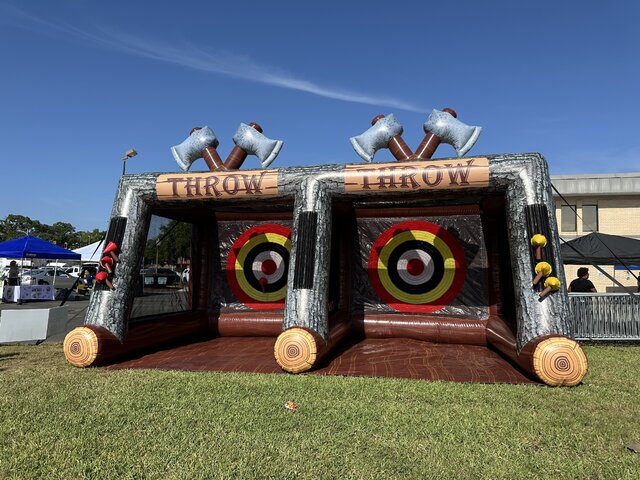 Double Lane Axe Throw