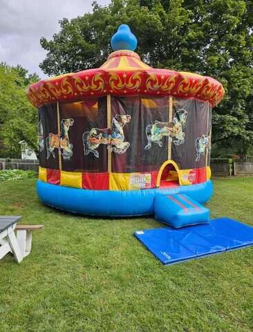 Mobile Party EFXs Plus outdoor inflatable cinema screen movie night.