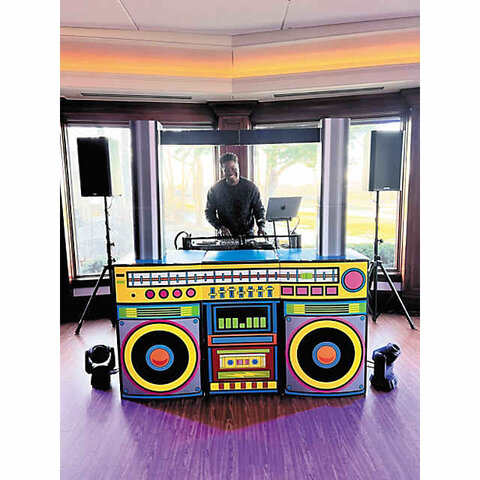 DJ SERVICES / Kids party, weddings,etc