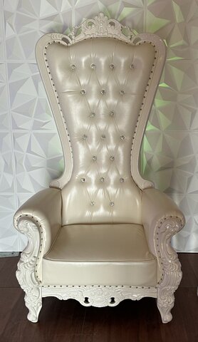 CHAIR-THRONE-WHITE ON WHITE