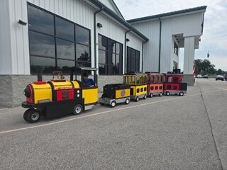 <p style='text-align: center; font-family: Arial, sans-serif;'>
  <span style='font-size: 22px; font-weight: bold; color: #ff6600;'>
 Trackless Train
  </span><br>
  <span style='font-size: 14px; font-weight: bold; color: #0080ff;'>
     (Includes Driver) 🎥 Watch the video below!
  </span>
</p>
