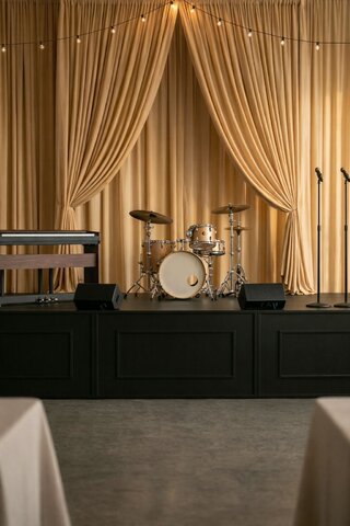 Black Luxe Stage 12’ x 8’