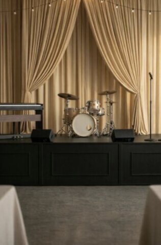 Black Luxe Stage 4’ x 8’