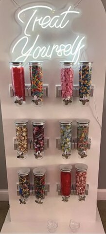 Treat Wall with dispenser 