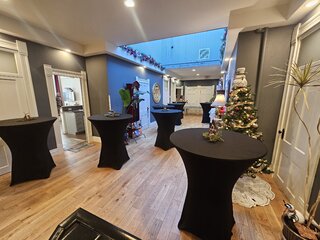 36'' Wooden Cocktail Table (adjustable height)