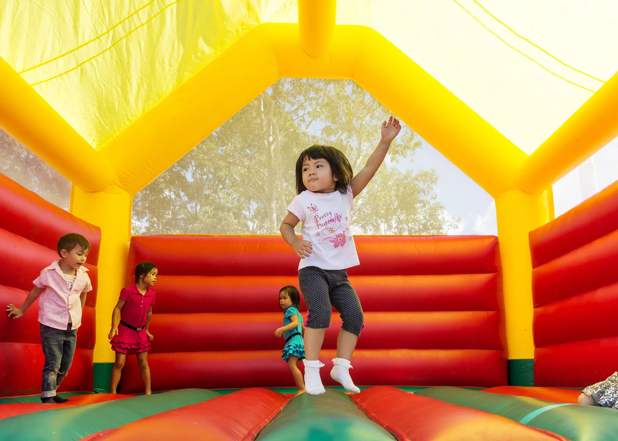 Kids playing and jumping inside a bounce house, showing the fun of Water Slide Rentals in Fountain Inn, SC. Kids playing and jumping inside a bounce house, showing the fun of Water Slide Rentals in Fountain Inn, SC.