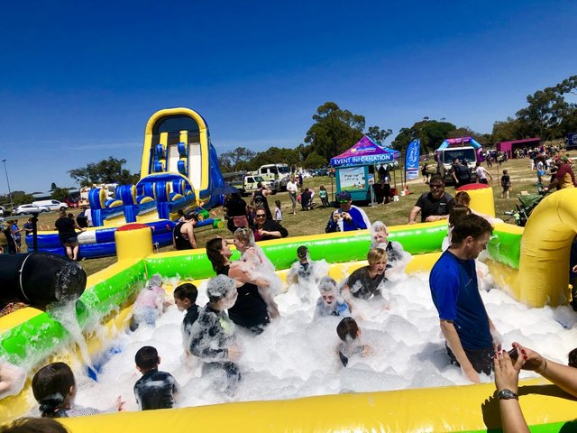 Foam Pit + Machine 