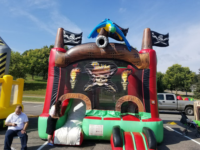 🏴‍☠️ Ahoy, mateys! Get ready to bounce and have a swashbuckling good time! 