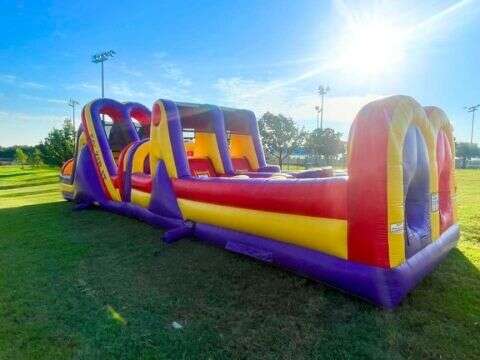 Inflatable obstacle course rentals for school field days and school carnivals in DFW Texas with dual…